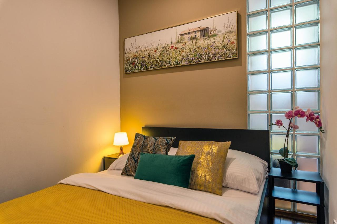 Galeria Italiana Apartments Вроцлав Экстерьер фото