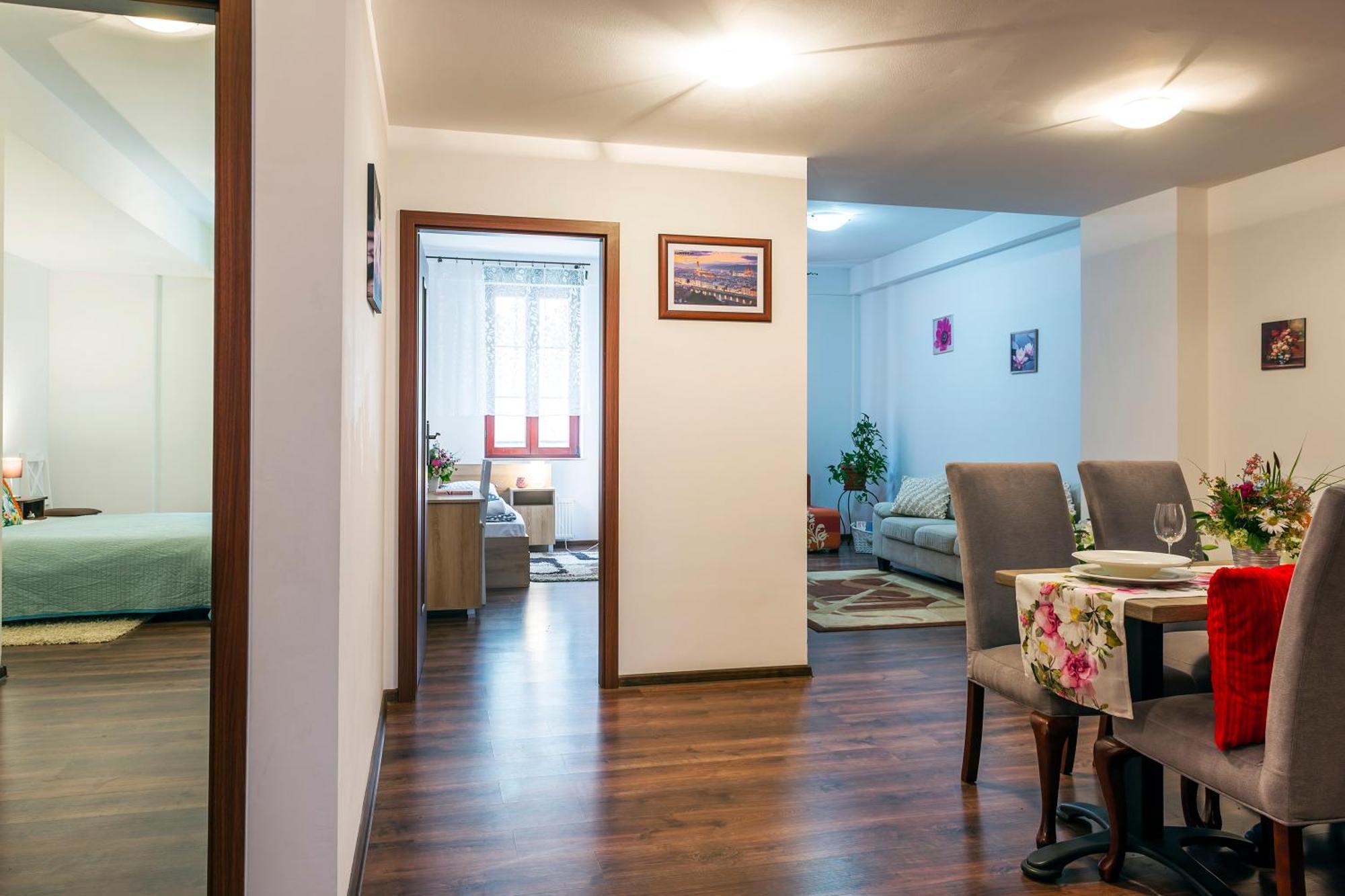 Galeria Italiana Apartments Вроцлав Экстерьер фото